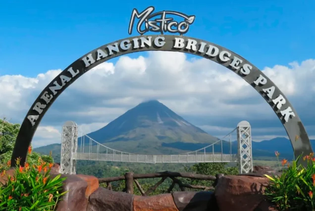 La Fortuna to Místico Park